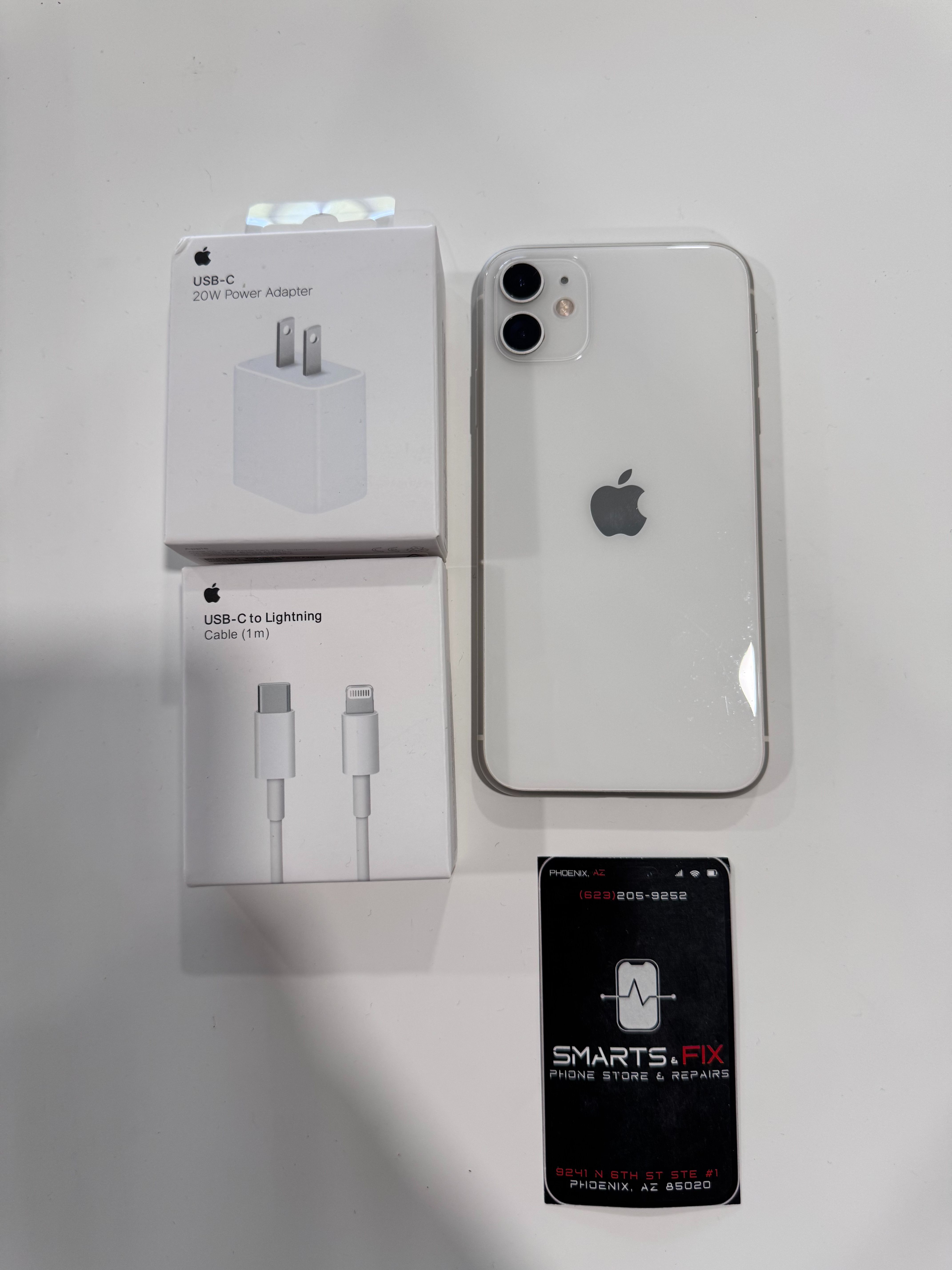 Apple iPhone 11 64 GB - White (Unlocked) + Warranty