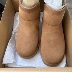 UGG Classic Mini Lunara Bootie Size 7 Chestnut Tan 