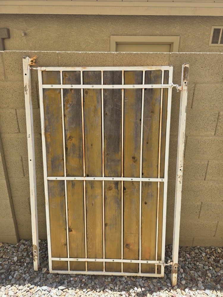 Gate