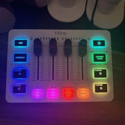 Fifine Audio Mixer – White – Like New – $40
