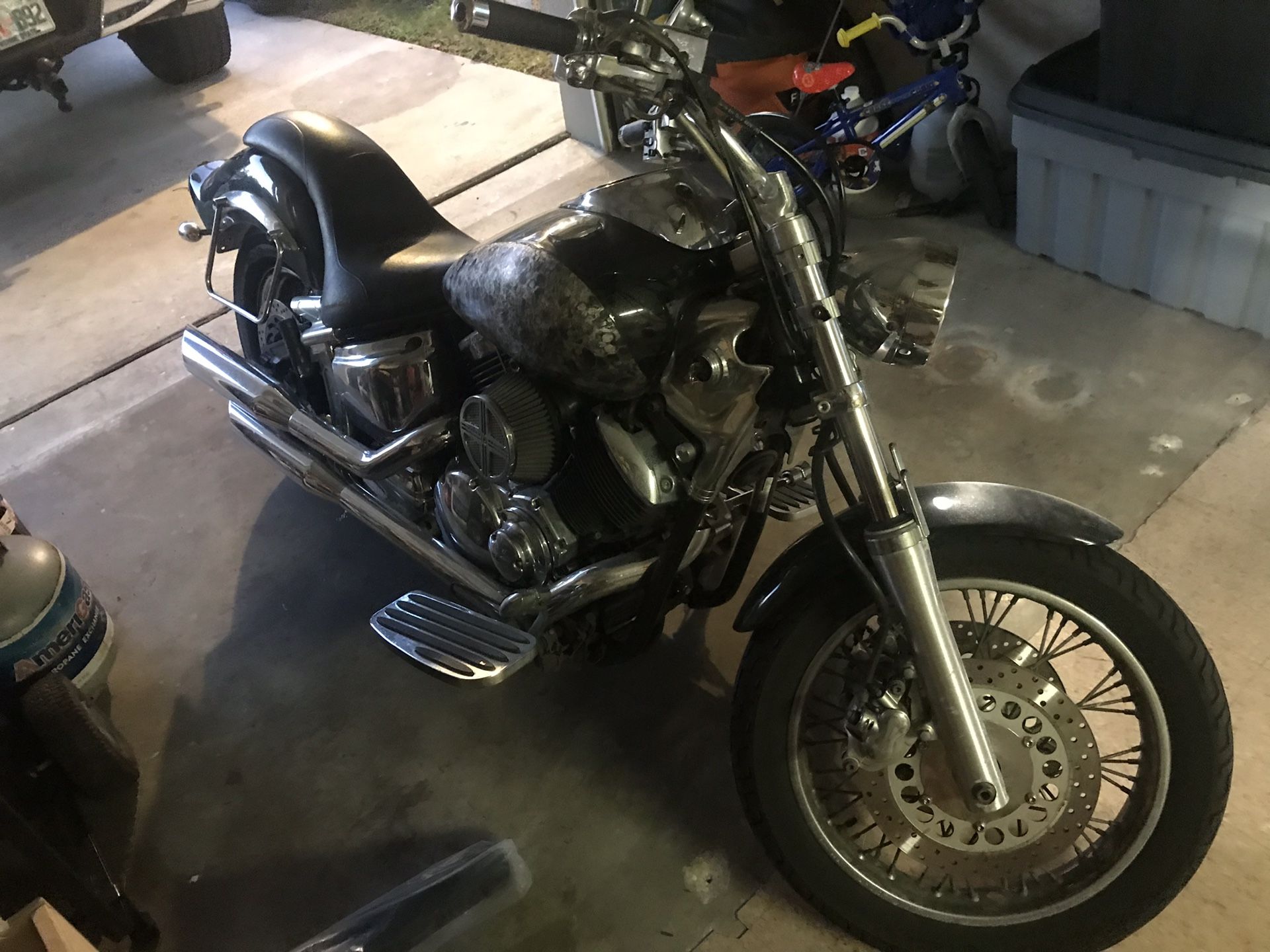 02 Yamaha VStar 1100 Custom