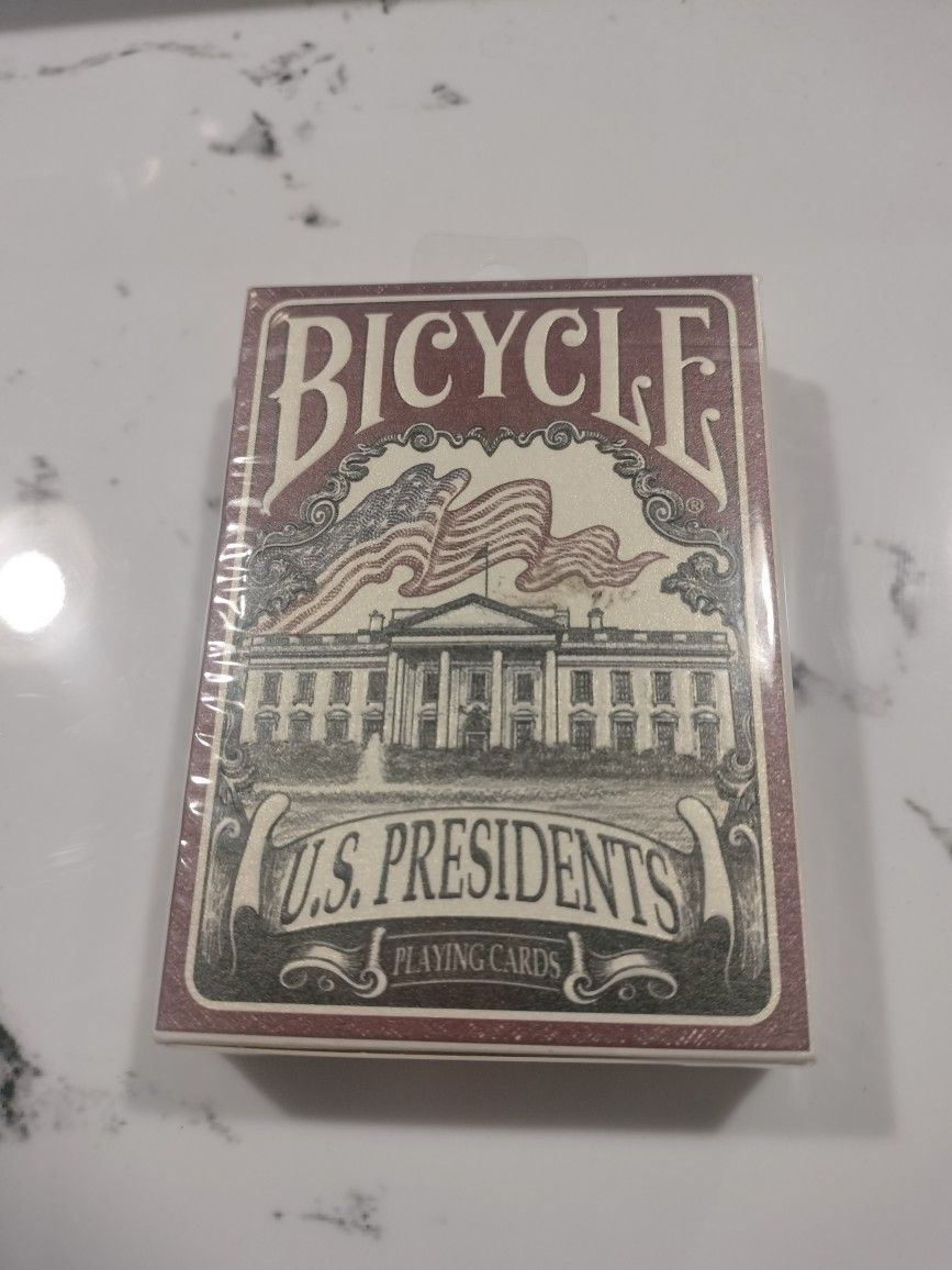 BICYCLE  U. S.  PRESIDENTS PLAYING CARDS . ( GLASS DISPLAY )