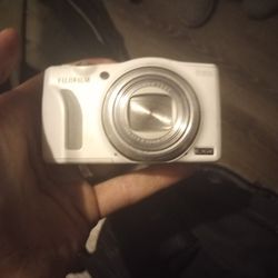 FUJIFILM FinePix F770EXR,WH,20x,3in,16MP Excellent from JAPAN FujiFilm USED