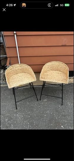 2 Counter Top High Chairs