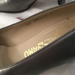 Salvatore ferragamo authentic  pumps metallic silver leather