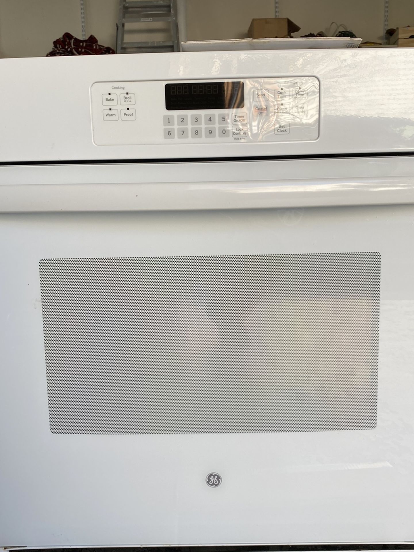 Like new GE JK3000 27” electric wall oven (white)