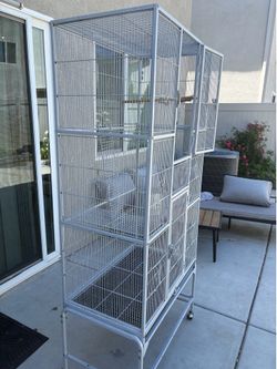 Large parrot/ birdcage