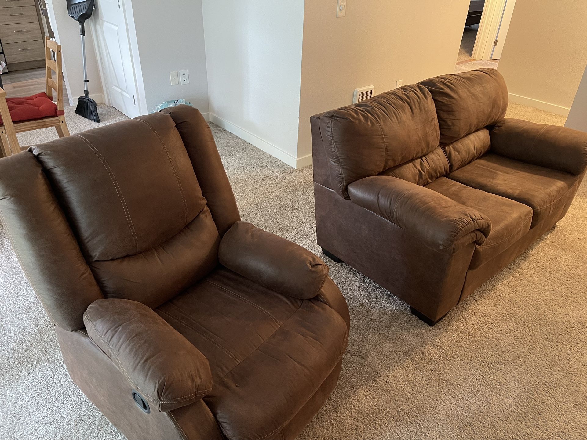 Loveseat & Recliner 