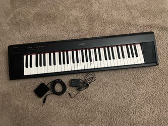 Yamaha Piaggero NP11 Digital Keyboard (61-Key) w/ Pedal