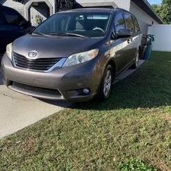 2012 Toyota Sienna