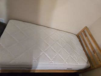 Twin mattress/ bed frame