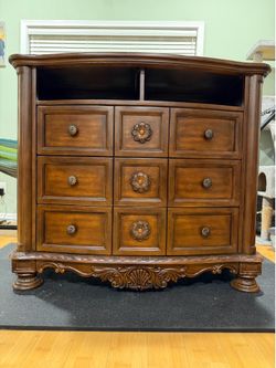 Refinished Vintage Traditional Dresser/Media Chest