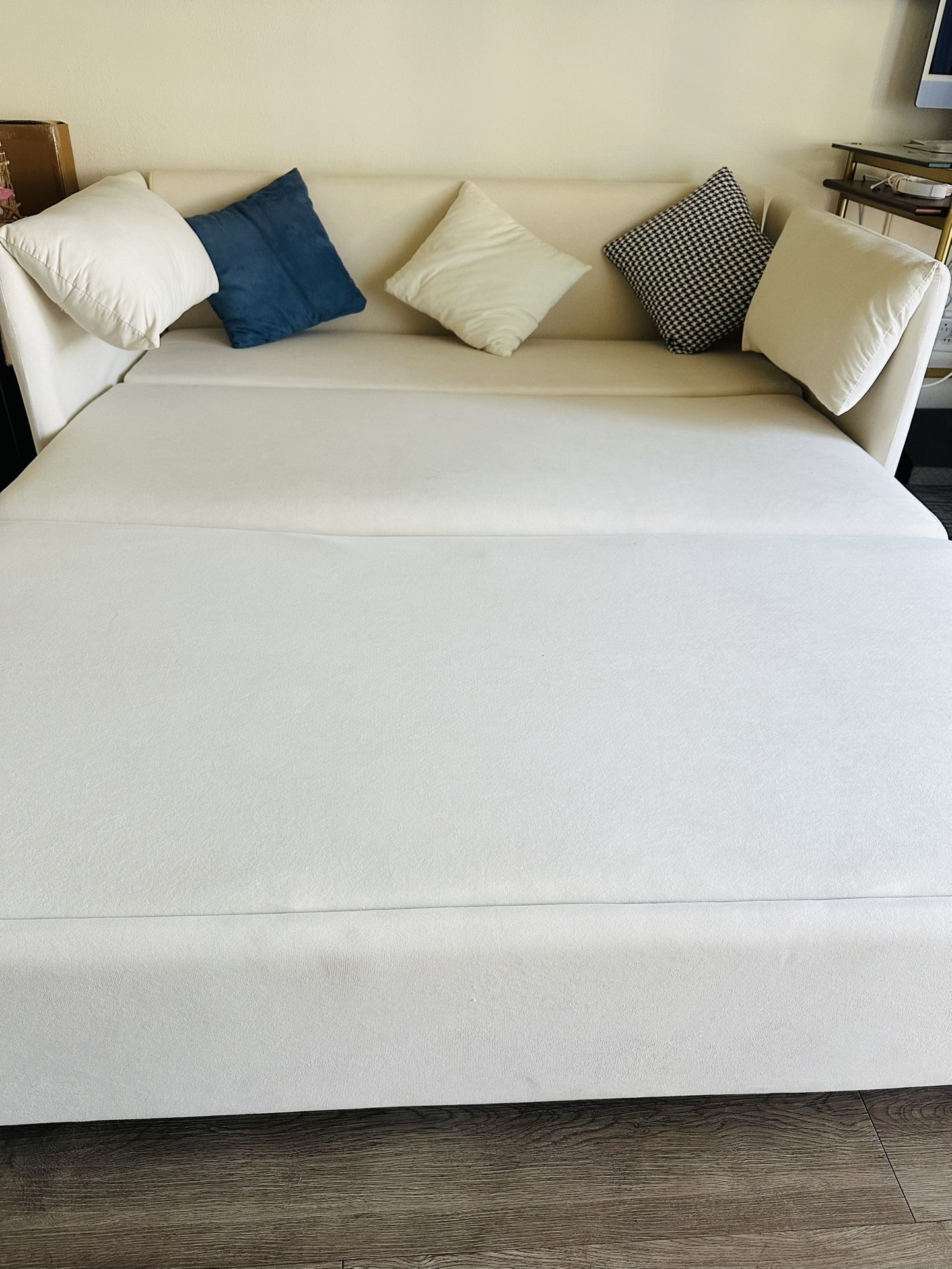 Couch / Bed