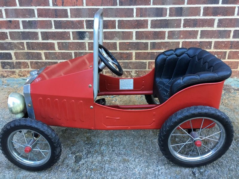 Horseless carriage pedal car