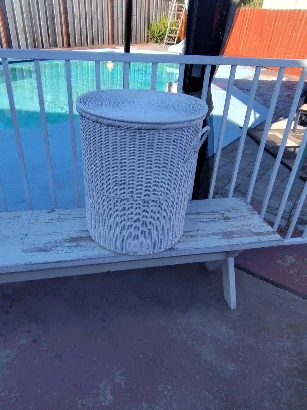 Wicker Clothes Basket Livermore ((Free))