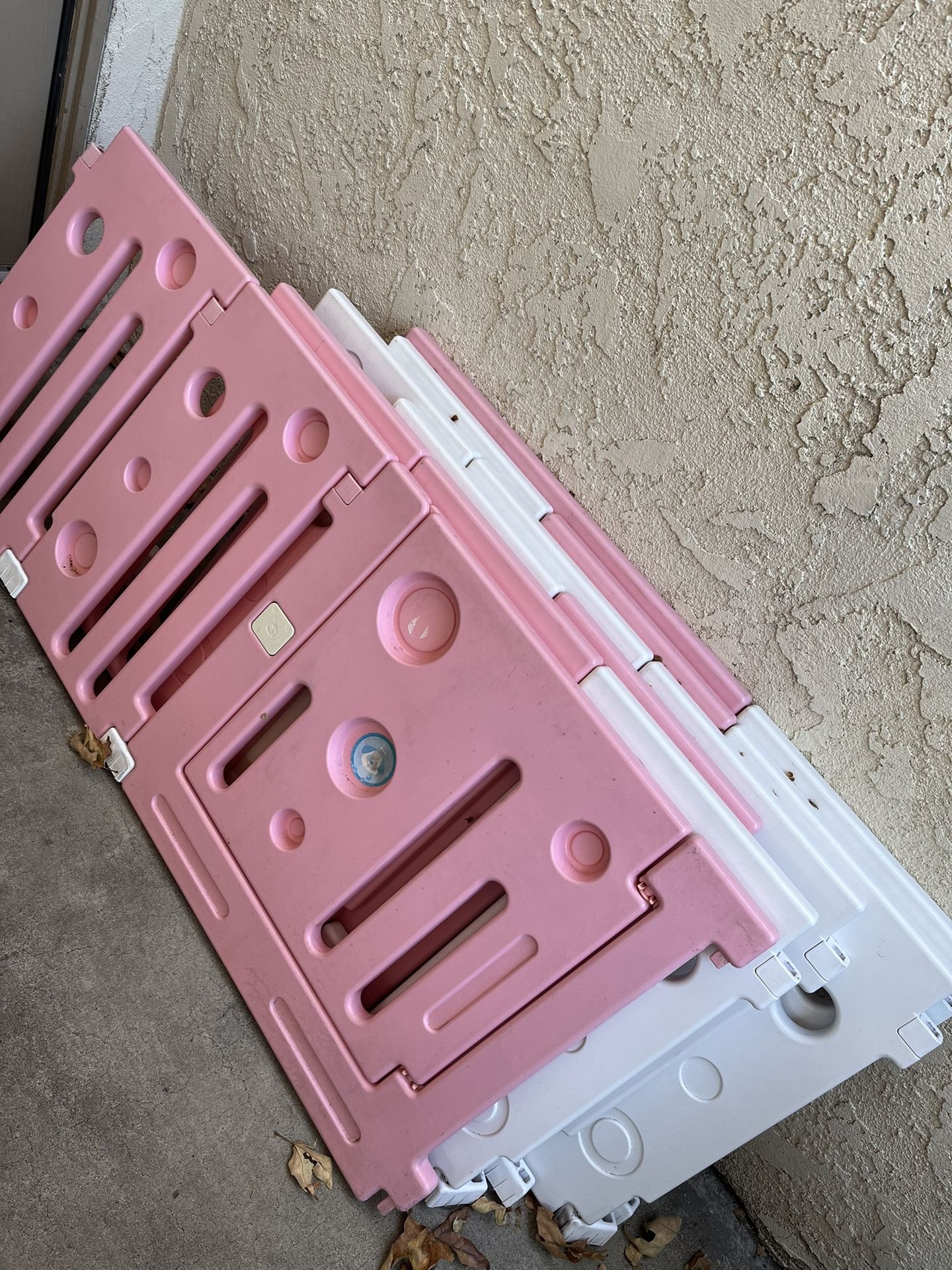 Baby/Toddler Pink/White Play Pen