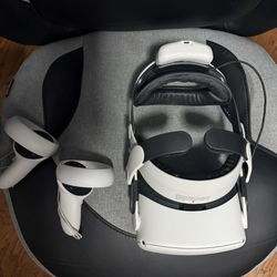 Oculus Quest 2 And BOBOVR External Battery charger 