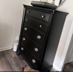 Beautiful Three piece Black Bedroom set