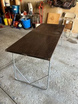 Folding table