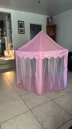 Girls Play House