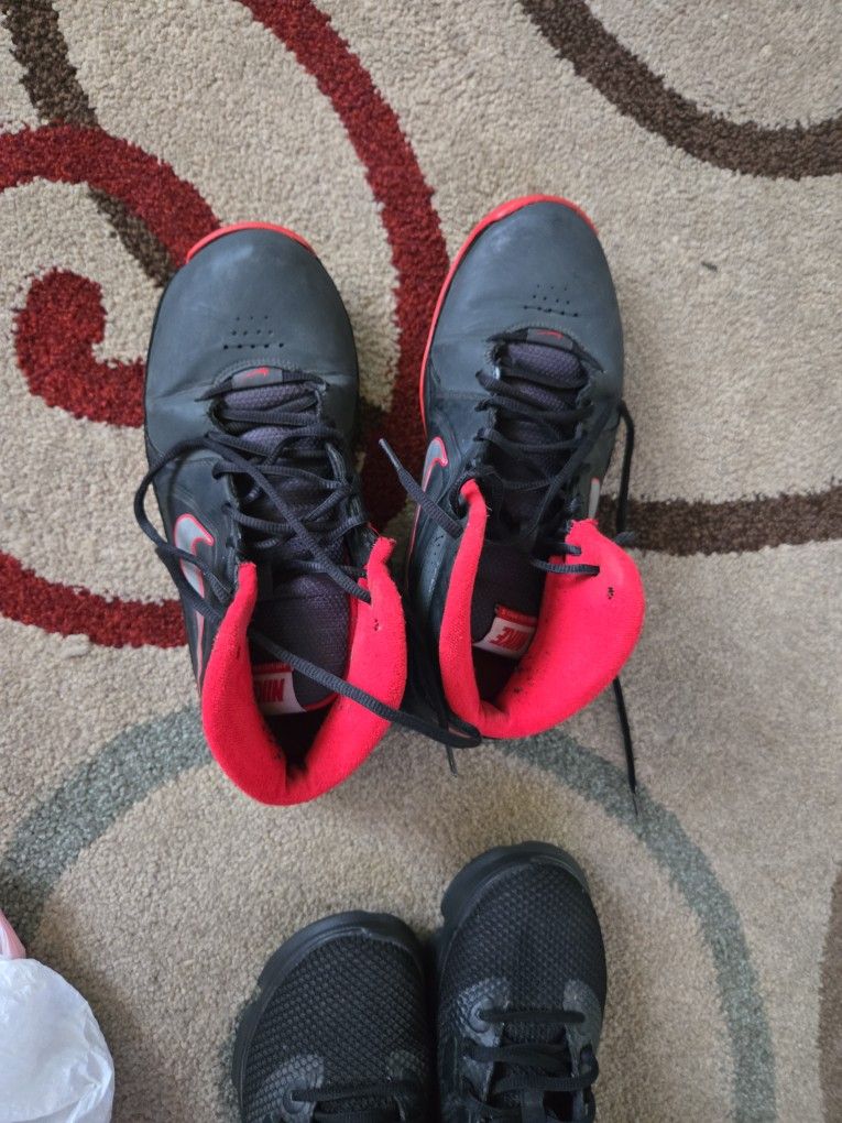 Mens Nikes Size 9