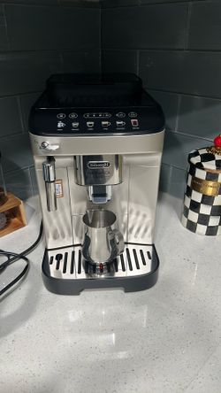 De Longhi espresso maker and coffee maker