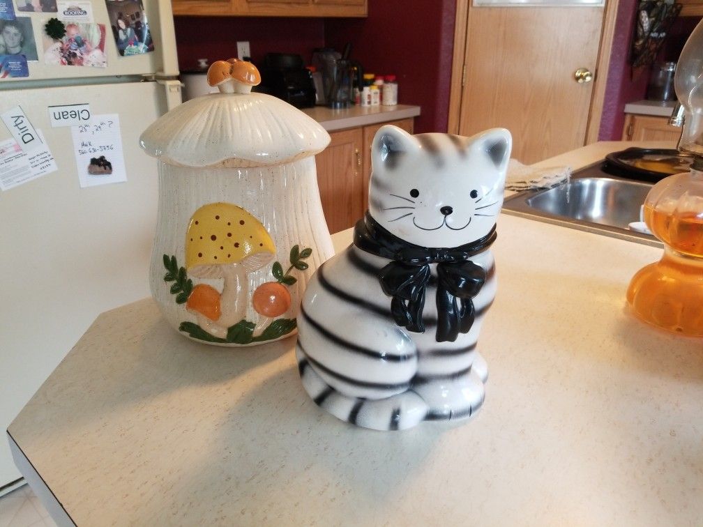 2 Vintage Cookie Jars!