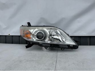 Toyota Sienna 2011 2012 2013 2014 2015 Headlight headlamp right passenger side RH used original OEM