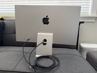 Apple Studio Display - Standard glass - Tilt-adjustable stand (2023)
