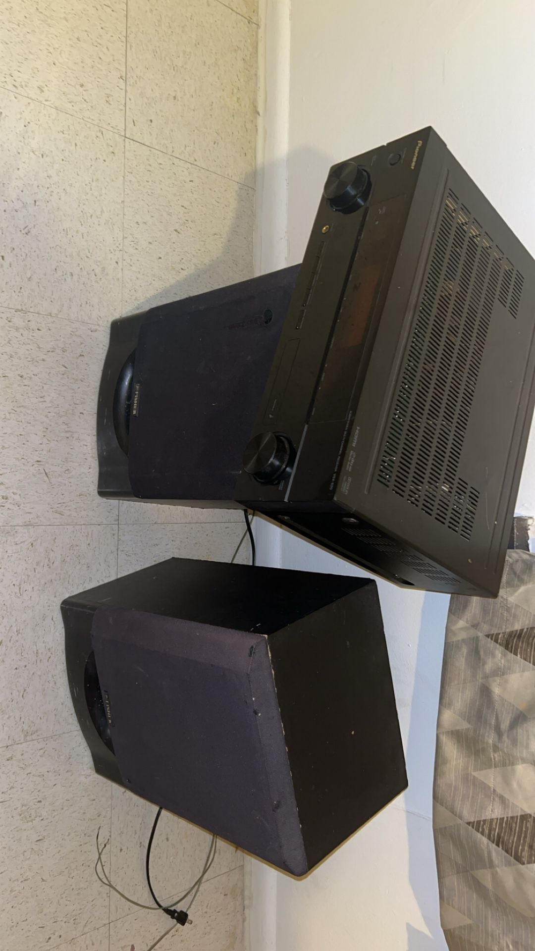 Stereo With Two Speakers Both Work