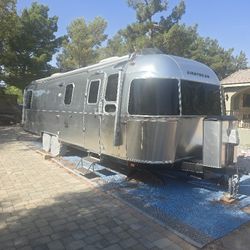 2020 Airstream Classic  30 RBT - Never Used Once!