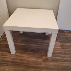 White End Table 