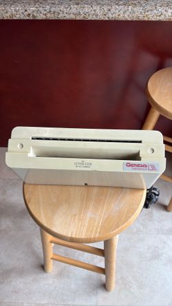 ADI EXECUFOLD D-530 Desktop Tri-Fold Letter Sheets Folding Machine (READ)
