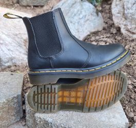 Fabulous Black Leather Dr Martens 2976 Chelsea Boots Women US-Sz 6