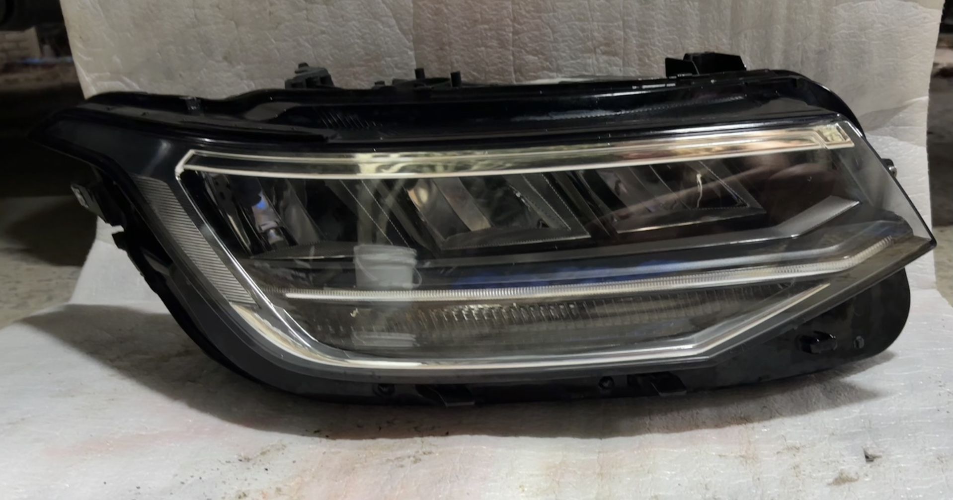 2022-2024 VOLKSWAGEN TIGUAN HEADLIGHT