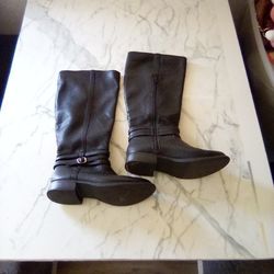Woman's Boot Size 6