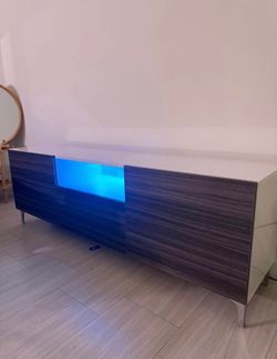 TVSTAND