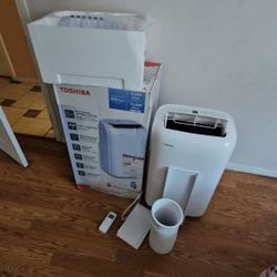 NEW AC PORTABLE TOSHIBA 8000 BTU WIFI 350 SQ FT COMES WITH ACCESSORIES REMOTE CONTROL, EXHAUST HOSE,WINDOW KIT FOR ANY QUESTION TEXT ME PLEASE HABLO E