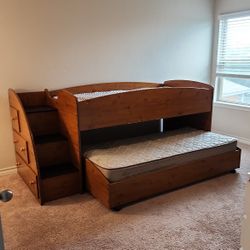 2 Kid's bed with one mattress