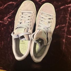 Women’s Purple Suede Pumas 