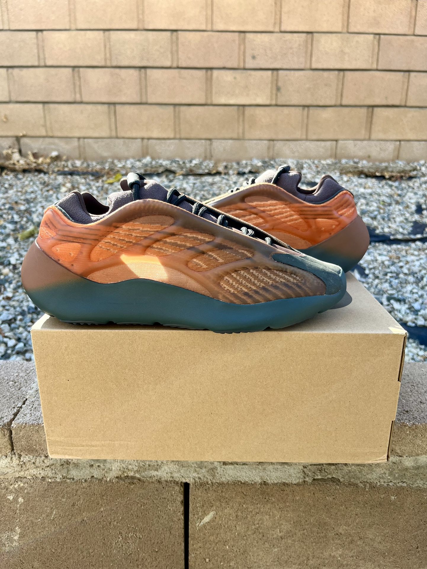 Yeezy 700 V3 Size 9.5