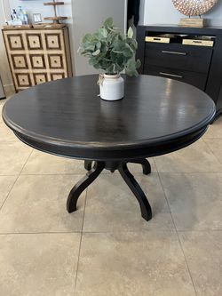 ROUND DARK BROWN DINING TABLE