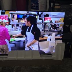 SAMSUNG 65-inch Class Crystal UHD TU-8000 Series - 4K UHD HDR Smart TV with Alexa Built-in (UN65TU80