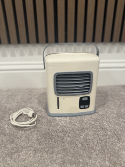 Portable small AC unit with water tank