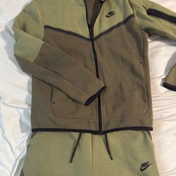 Nike Tech Small