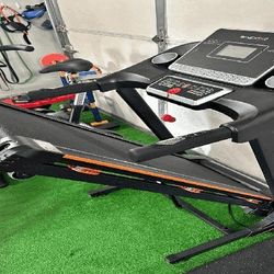 show nor Life Fitness Treadmill - Gym-Level Exercise Equipment