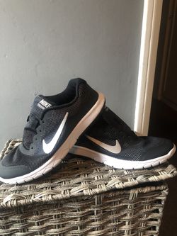 NIKE