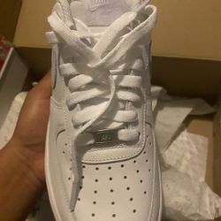 White Nike Airforce 1’s