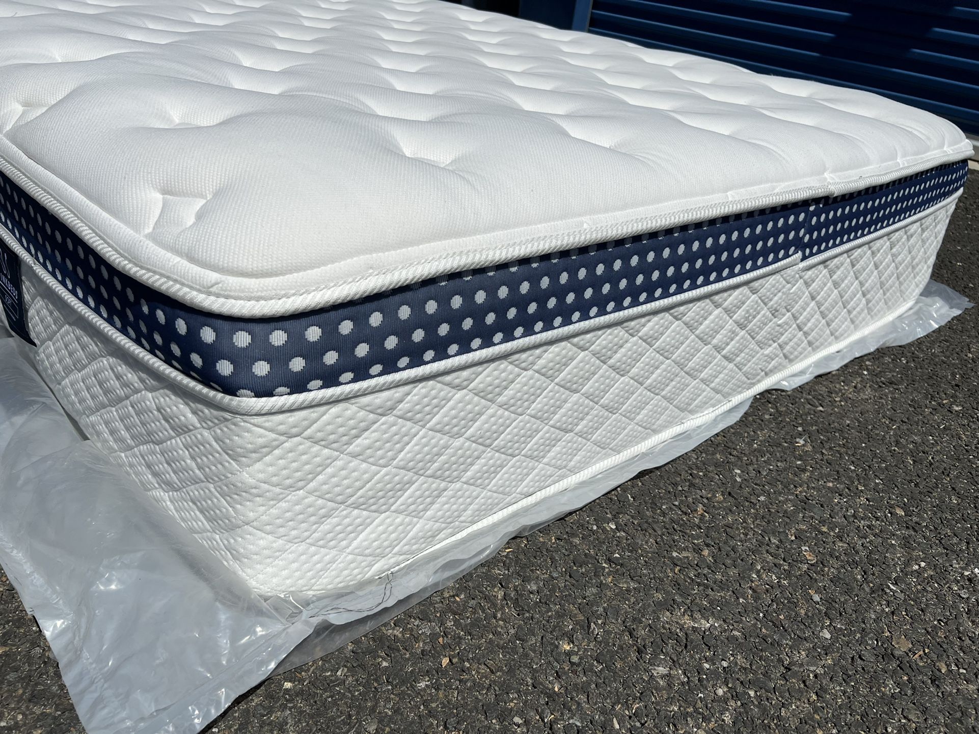 Winkbeds Soft Queen Size Mattress Wink Beds Hybrid Mattress ! Soft Mattress ! Free Delivery