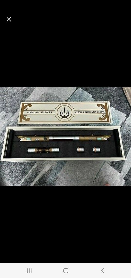 Jedi Temple Guard Lightsaber Ltd Edition